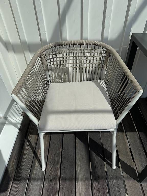 Set di tavolo e panche: Hochwertiger Gartentisch und zwei Stühle – Usato da Seon venduto da diinch 2