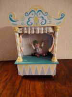 Spieldose ; Puppentheater aus Holz mit Marionette.
