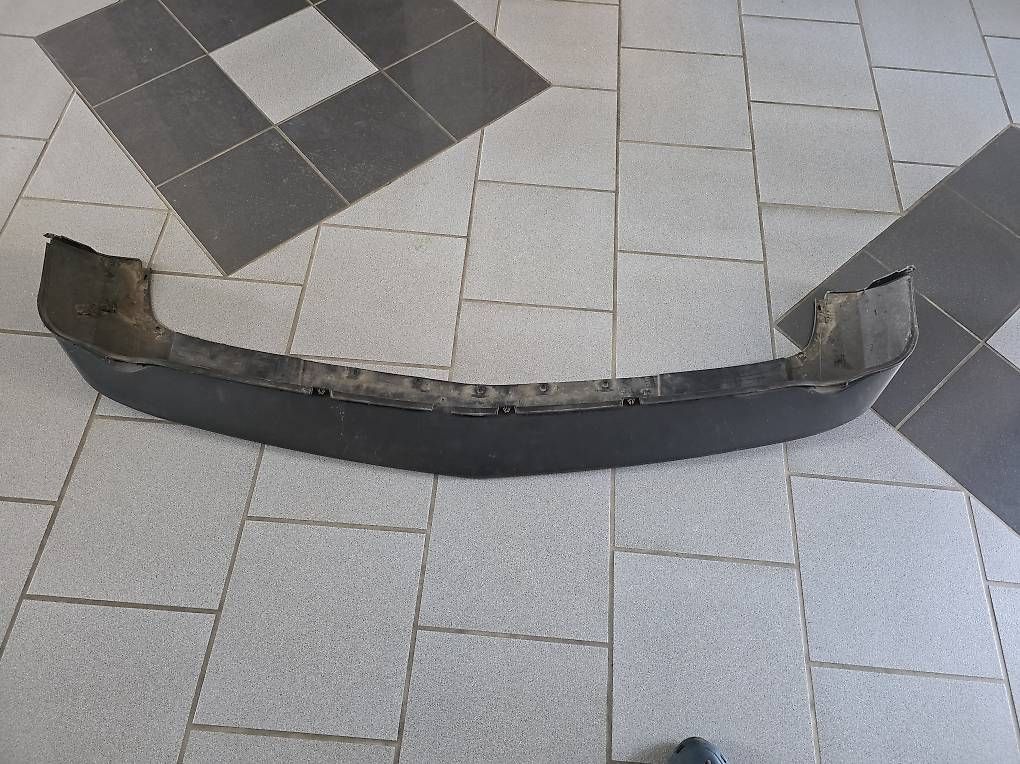 Tutti pezzi di ricambio auto: Dodge challenger Frontlippe – Usato da Engelburg venduto da yen_8dmz