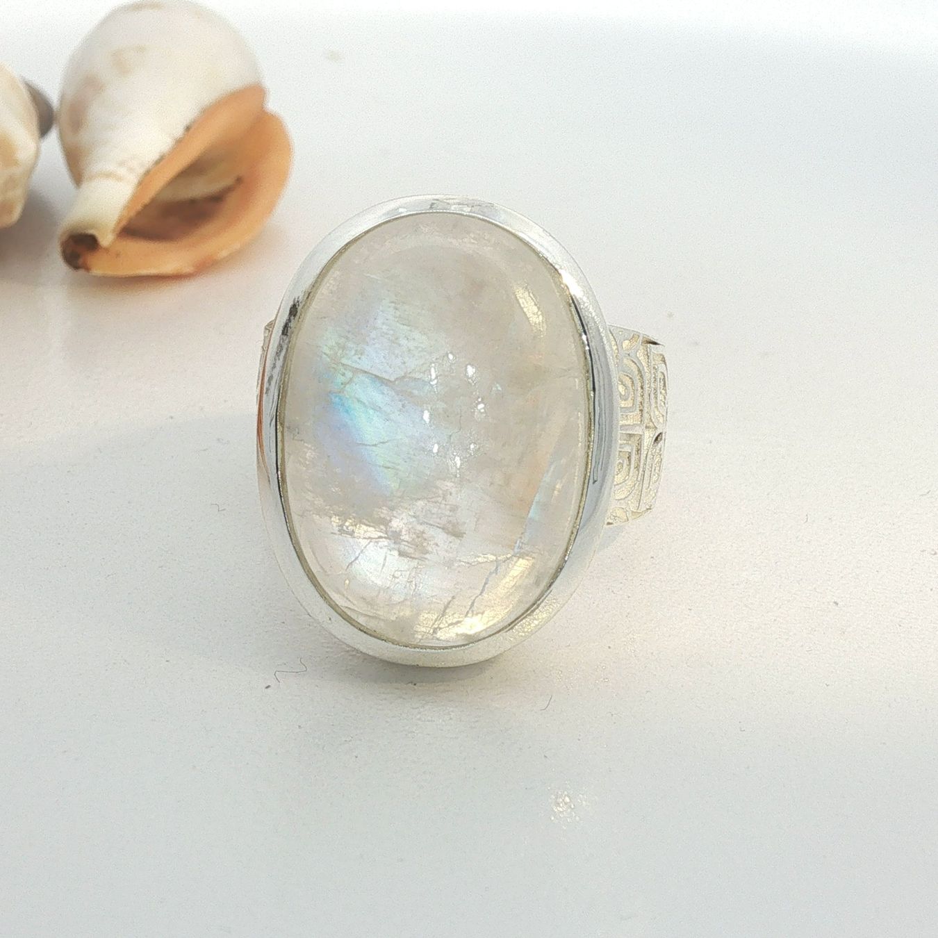 Olga Ribler Anelli: Statement Ornament Ring mit Regenbogen-Mondstein Gr 59 – Nuovo (secondo la descrizione) da Luzern venduto da Schmuckoutlet 2