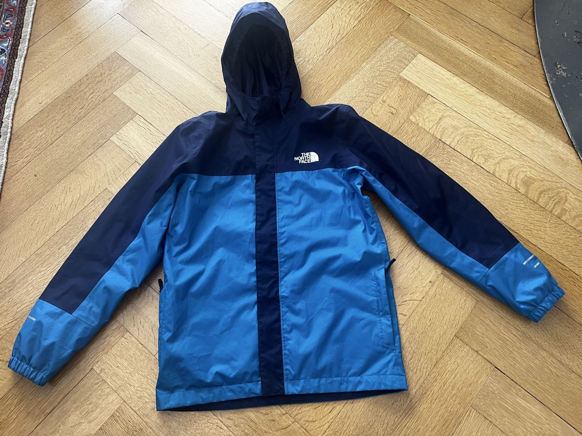 North Face Jacken & Mäntel: The North Face Boys Large Regen Windjacke – Gebraucht aus Aarau von kailing12