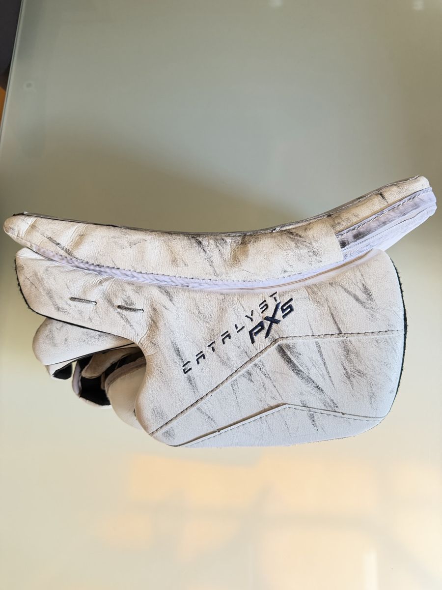 Guanti & manicotti: hockey glove – Usato da Les Avanchets venduto da jaa_9np9