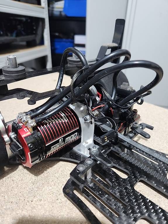 Modellismo RC: Voiture télécommandé Buri Racer 1/8 – Usato da Renens VD venduto da aligrapefruit 2