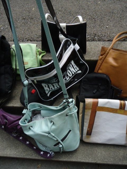 Borse da donna: Taschen paket aus hausräumungen – Usato da Zürich venduto da liquidation-cobra 5