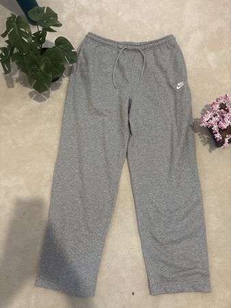 Pantalon Nike gris taille M état neuf