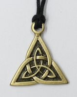 Halskette keltischer Knoten mit Metallanhänger