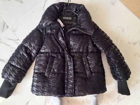 Schwarze Puffer Jacke von Guess, Grösse M