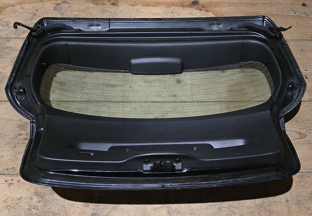 Tutti pezzi di ricambio auto: BMW E87 Heckklappe Bj. 2006 schwarz – Usato da Schönholzerswilen venduto da Sanja0809 2