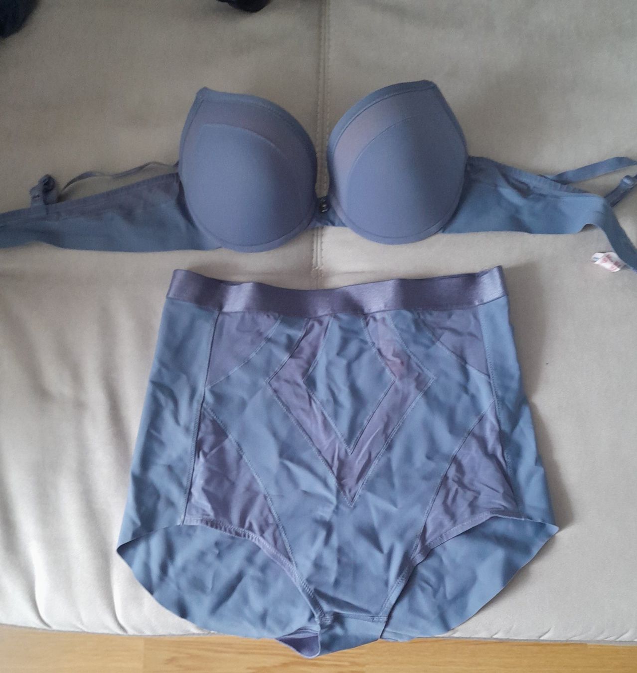 Altra biancheria intima: Triumph Set - BH & Shaping Pants – Nuovo (secondo la descrizione) da Zürich venduto da Sustainability