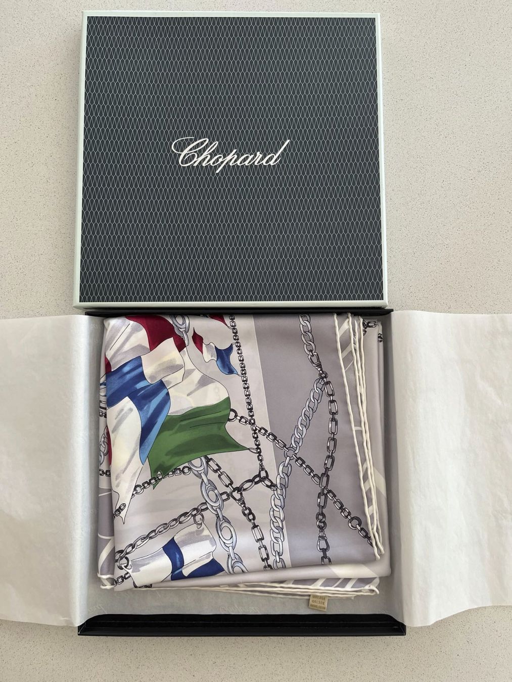 Chopard Foulard & Sciarpe: Foulard Chopard – Nuovo e nell'imballaggio originale da Sugiez venduto da pac_5swd