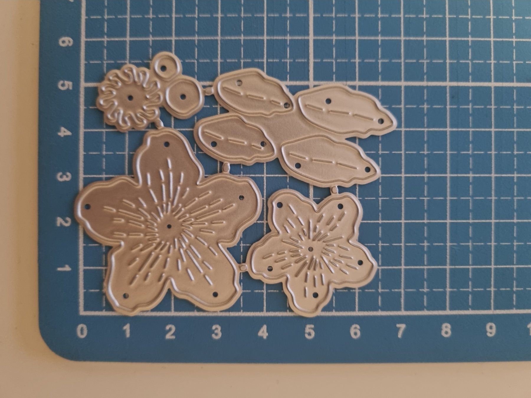 Schablonen: Stanzschablone Nr.138, Blumen (Sizzix geeignet) – Neu und originalverpackt aus Gretzenbach von Fliegepilz56 1