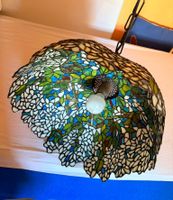 Tiffany Hängelampe Wisteria, echtes Glas, handgearbeitet