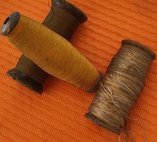 Antike Nähgarn-Spulen aus Holz - Perfekt für Deko
