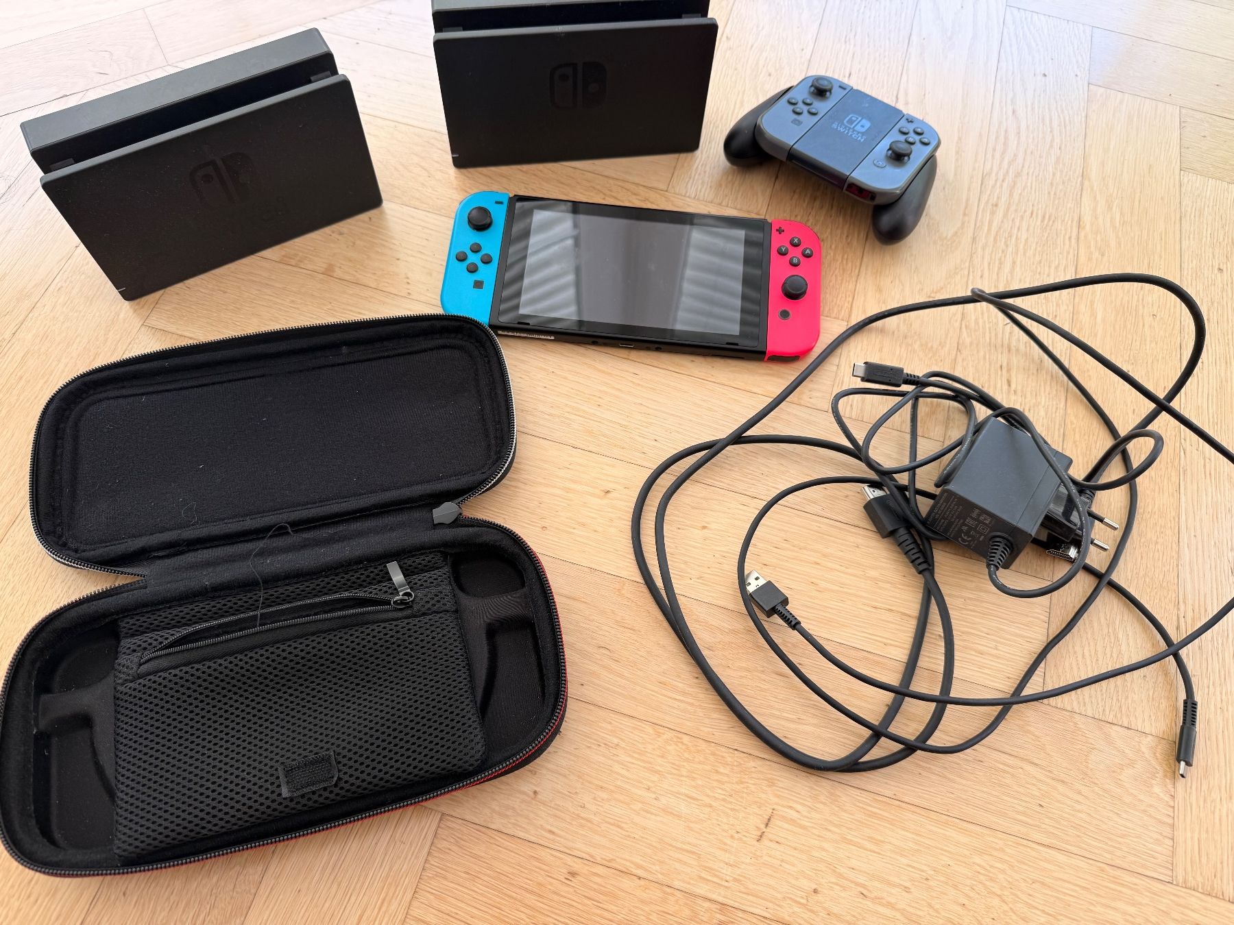 Nintendo Console: Nintendo Switch Set – Usato da Thalwil venduto da Baba26