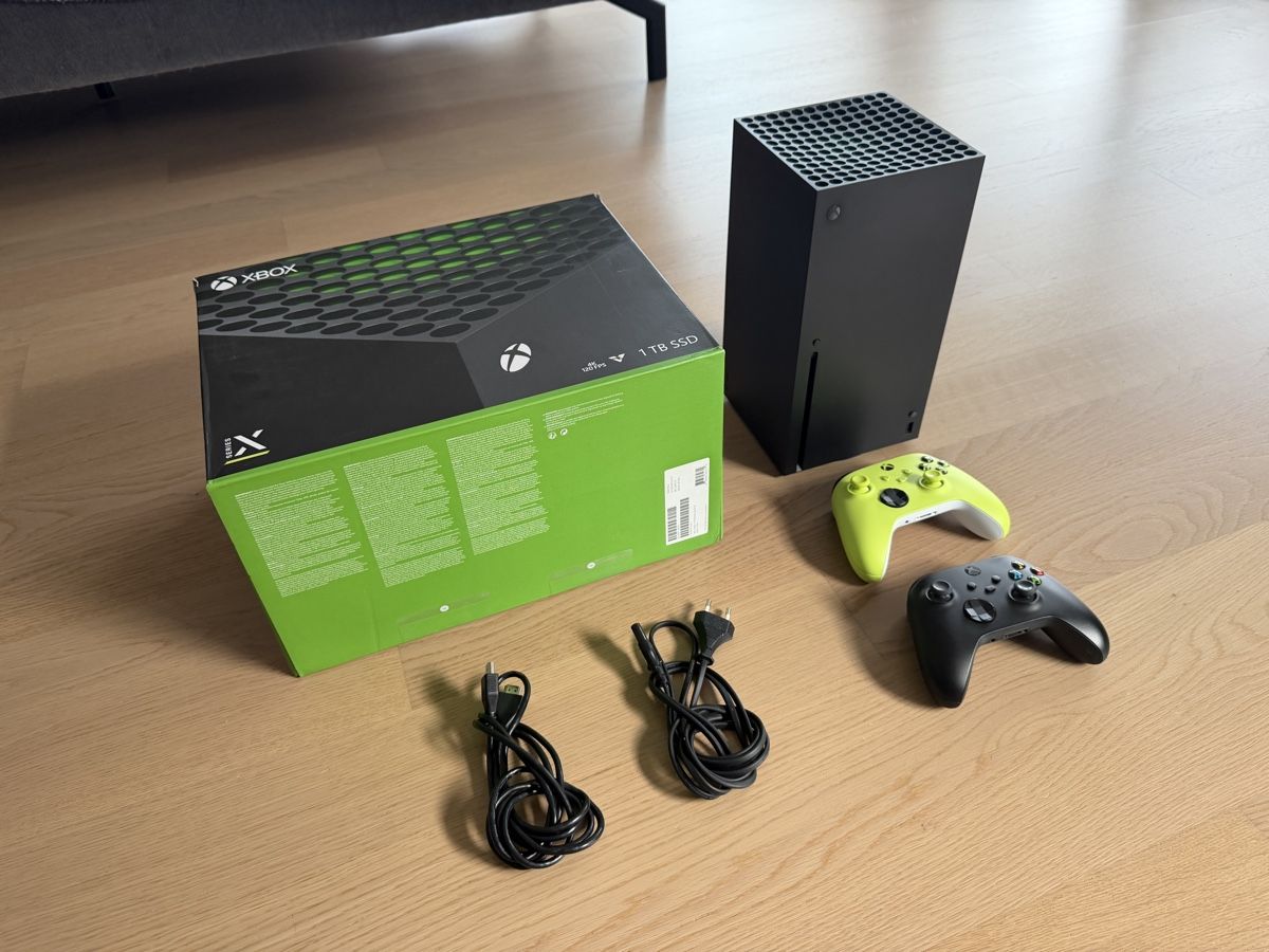 Microsoft Console: Xbox Series X mit 2 Controller – Usato da St. Erhard venduto da fabian092