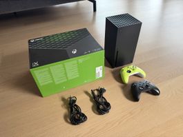 Xbox Series X mit 2 Controller