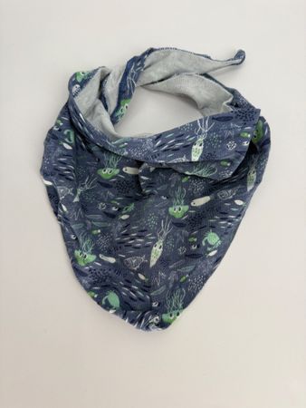 Baby Halstuch blau mit Fischmuster 
