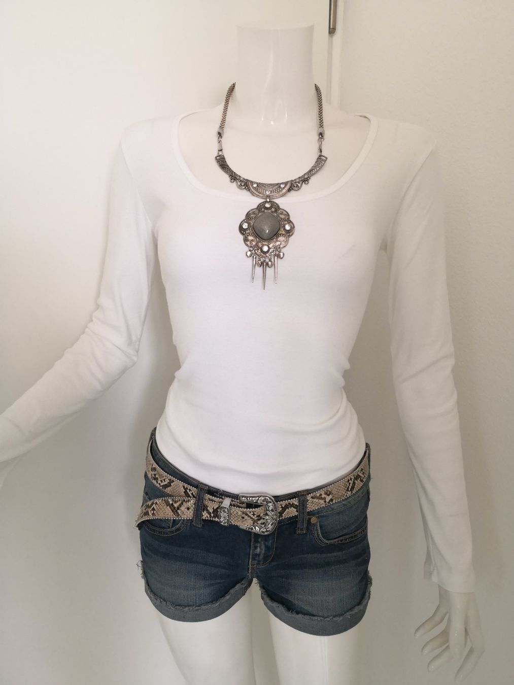 Mango T-Shirts: 🤩MANGO LANGARM T-SHIRT WEISS – Gebraucht aus Olten von Naja-Twins-Twins