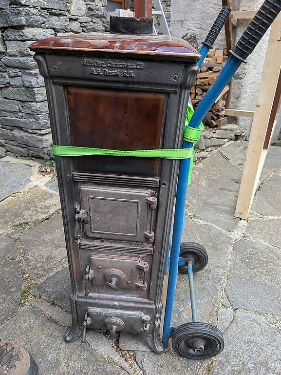 Stufe caminetto: Regalo pigna stufa a legna da restaurare  – Usato da Verscio venduto da tig_jg9j
