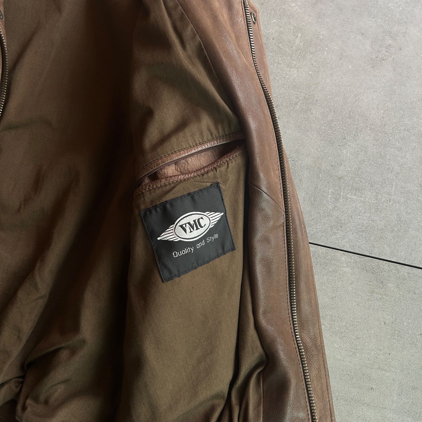 Jacken: 1990s VMC Vintage Pilot Leather Jacket – Gebraucht aus Bern von shoprestoredvintage 1