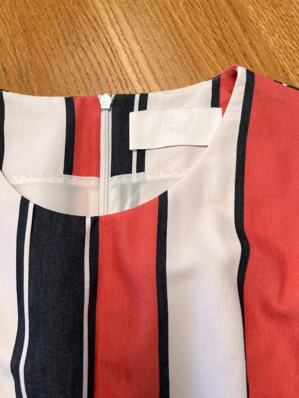 Hugo Boss Kleider: Hugo Boss Kleid gestreift Neuwertig – Gebraucht aus Zumikon von jensbehlau81 1