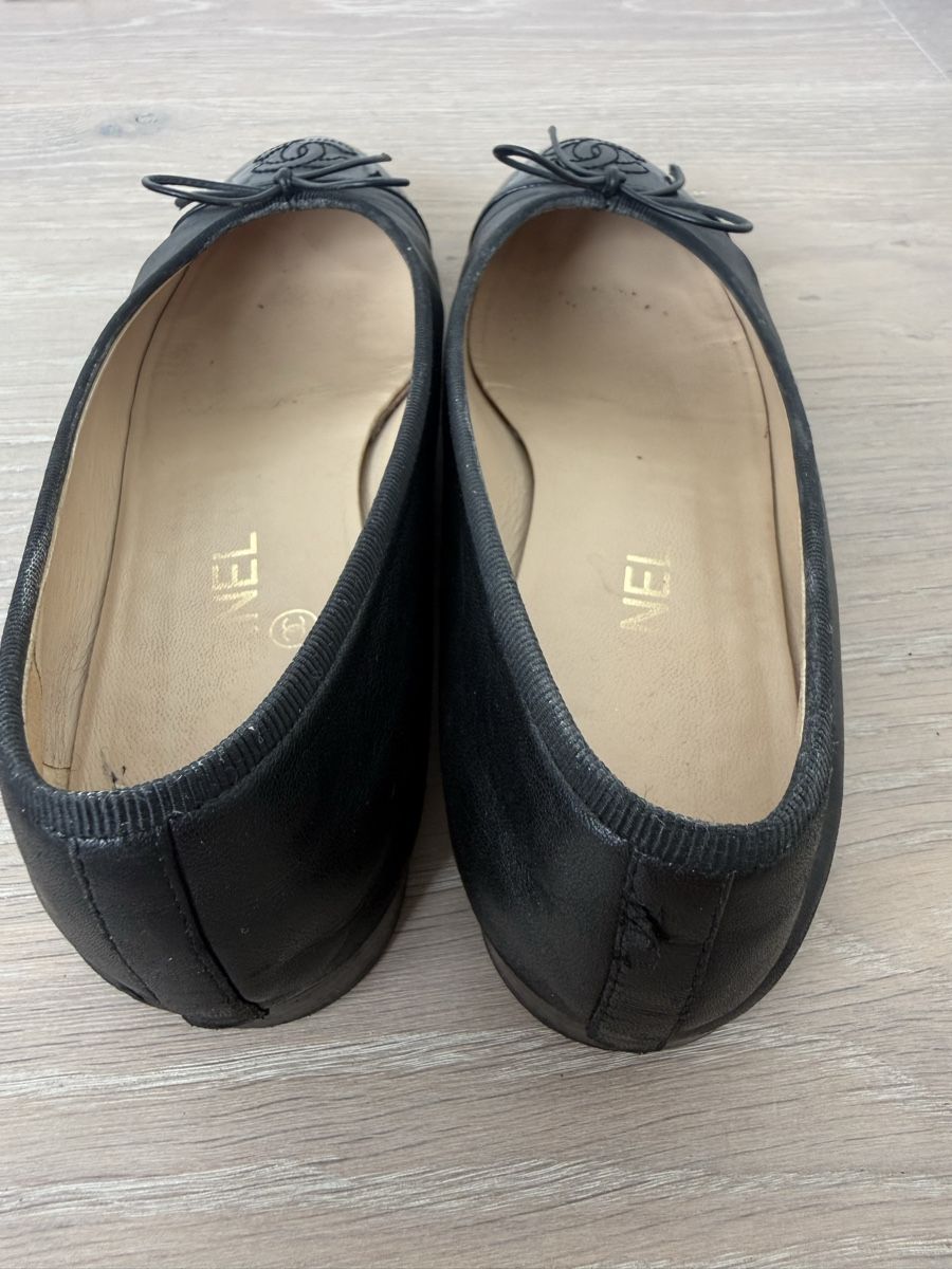 Chanel Chaussures femmes: Chanel Ballet Flats Black Leather, Size 37.5 – D'occasion à Zug par Beolingus22 7