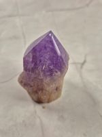 Pointe d’améthyste naturelle brute (quartz) – 218 g