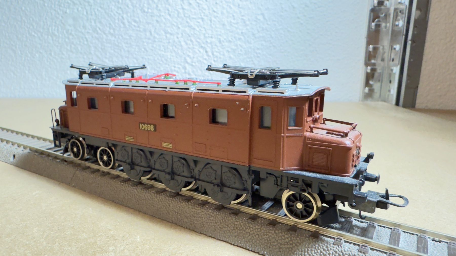 Lima Modellini di ferrovie: Lima E-Lok Ae 3/6 10698 H0 / DC – Usato da Windlach venduto da Kelebra