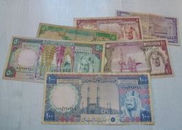 Lot ++ 6 alte Banknoten aus Saudi Arabien ab 1968