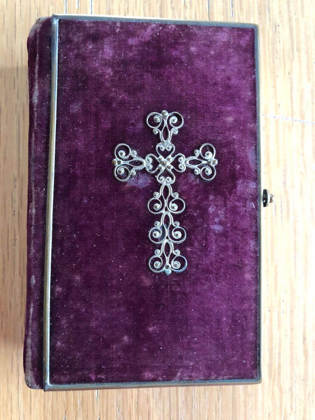 Libri: Antikes Gebetsbuch mit Kreuz, Samt – Usato da Schübelbach venduto da Dolly990_2