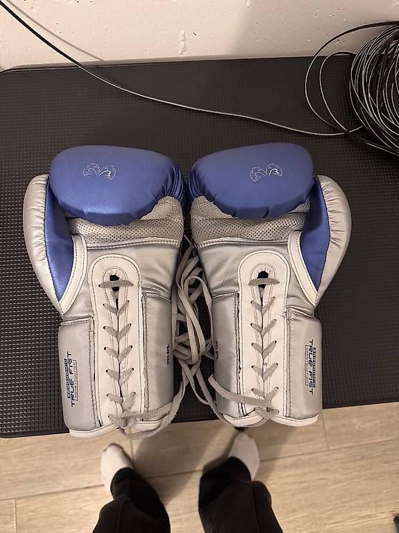 Guanti & manicotti: Rival Boxing RS100 14oz Sparring Gloves – Usato da Villmergen venduto da noa_22ty 2