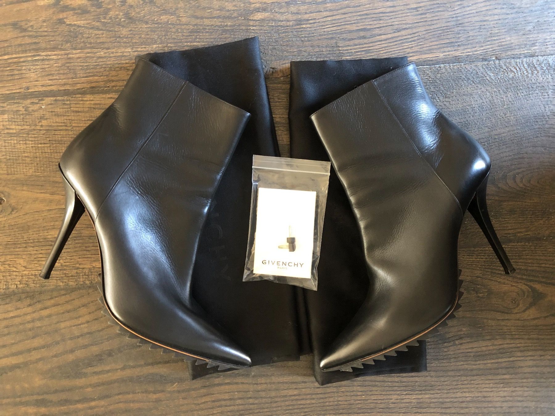Givenchy Scarpe da donna: Givenchy Stiefeletten, Gr. 40 – Usato da Erlenbach ZH venduto da verbena_mint 2
