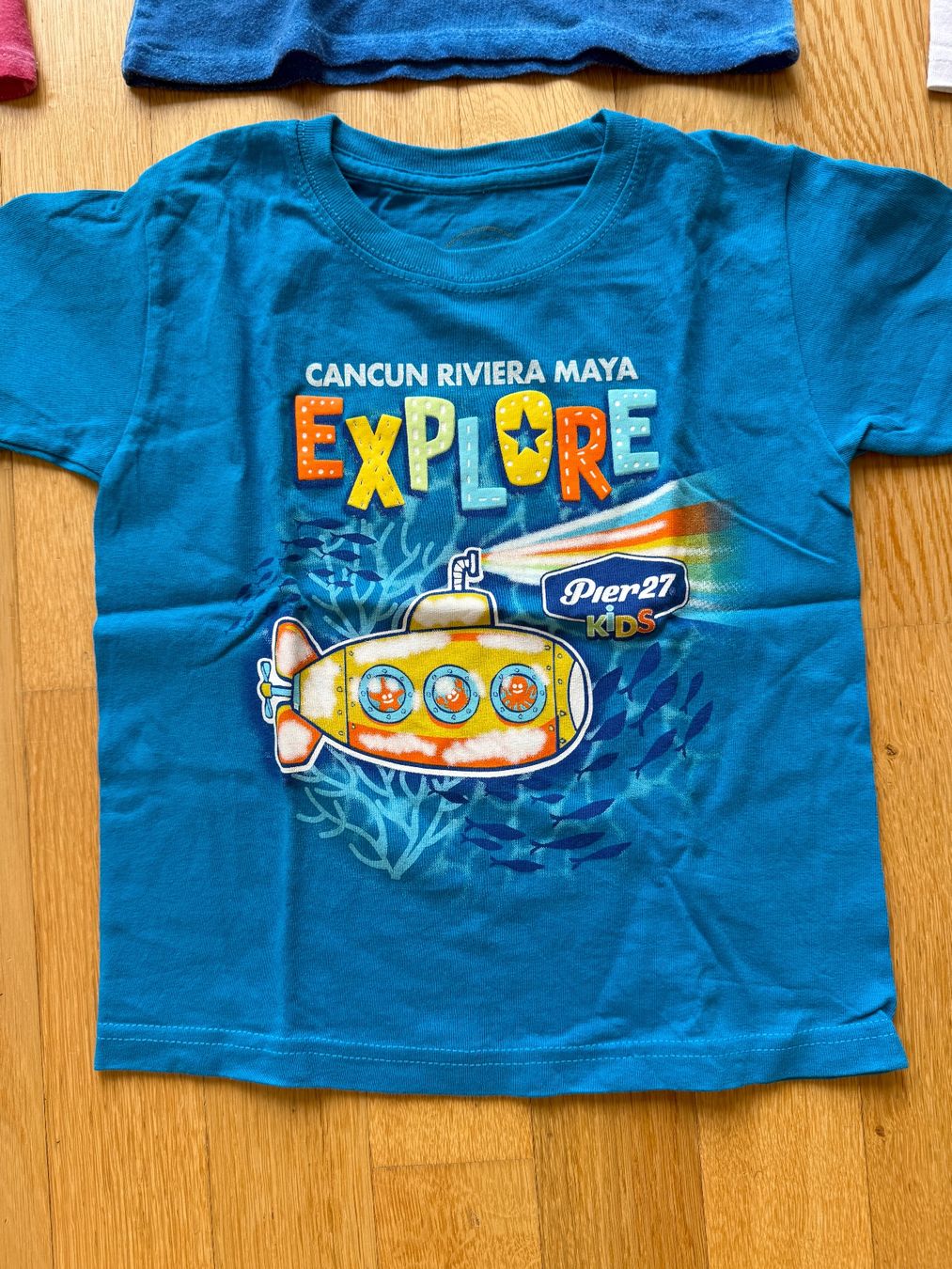 Lotti & Set di vestiti: T-shirts - Grösse 4-5 Jahre - Cancun – Usato da Baden venduto da polveres 1