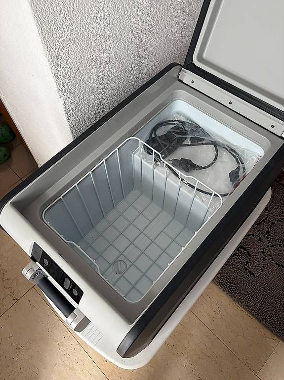 Dometic Frigoriferi & Refrigeratori: Dometic CFX 3 35, great condition – Usato da Pregassona venduto da camus84 2