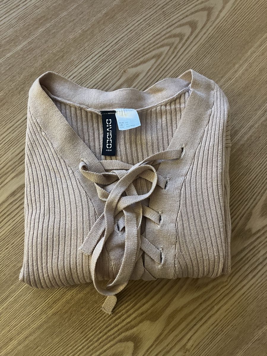 Maglioni & Felpe: Trendiger DIVIDED Pullover mit Schnürung, Grösse XS – Usato da Wädenswil venduto da EW94
