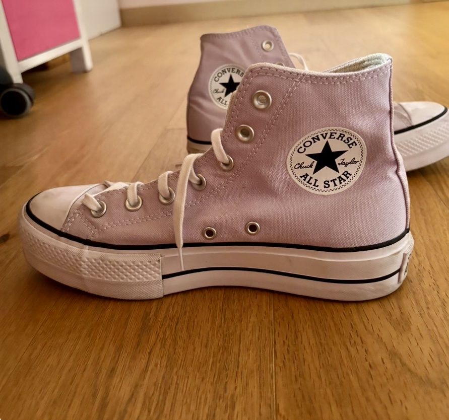 Converse Damenschuhe: Purple high top converse – Gebraucht aus Commugny von n_a_m2tv 1