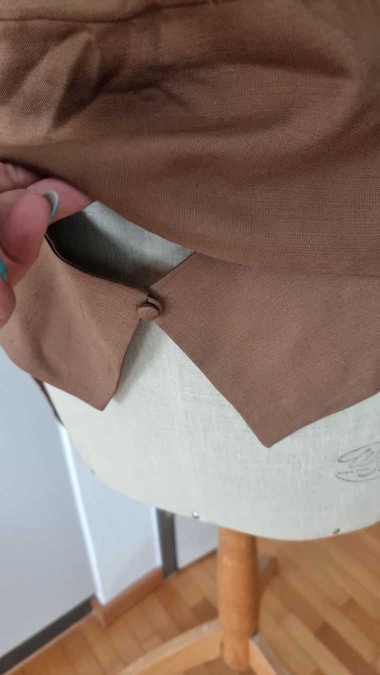 Camicette: Agnona Bluse Seide Silk – Usato da Riedikon venduto da Winter21. 2