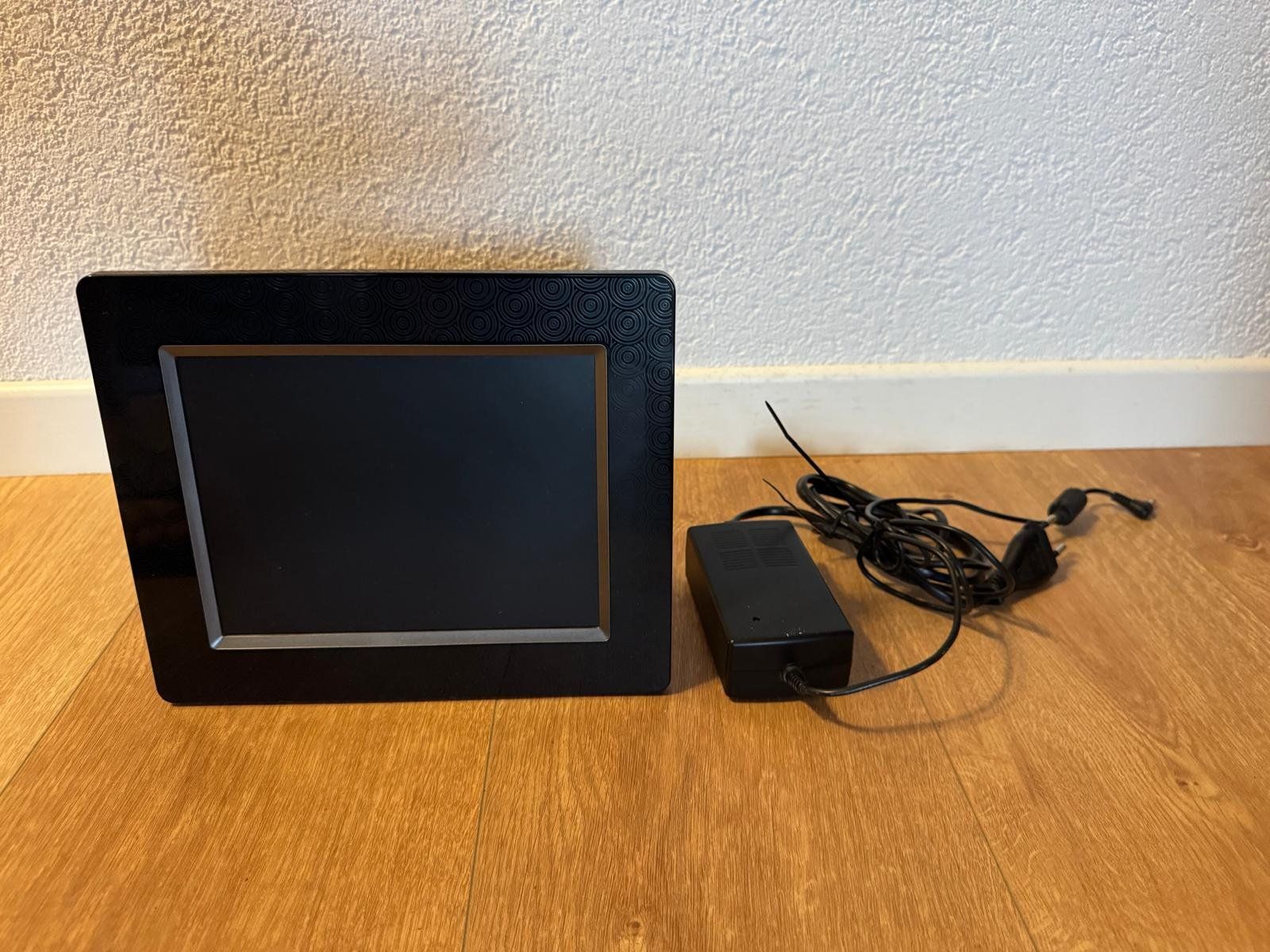 Cornici: Samsung SPF-87H Digitaler Bilderrahmen 8" – Usato da Aarburg venduto da Injac