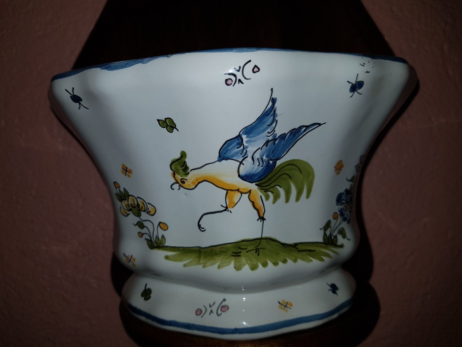 Vasi & Recipienti: Pique fleurs mural en faïence Moustiers – Usato da Cossonay-ville venduto da Super-Price-Quality 1