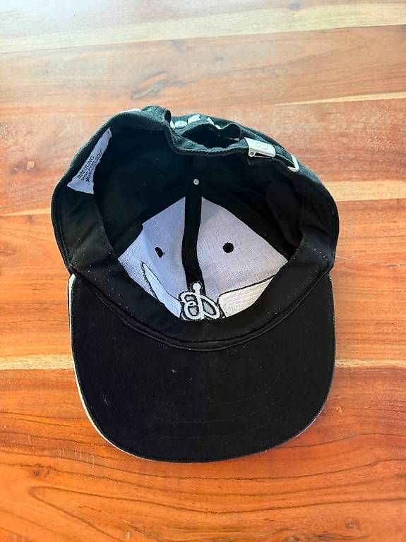 Autres vêtements & accessoires: Breitling Cap schwarz/weiss – D'occasion à Zollikofen par hri_r8pr