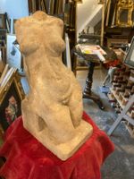 Torso, Frauenakt, aus einem Stein gemeisselt