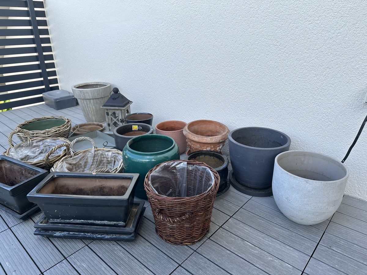 Vasi per fiori: Assorted Garden Pots And Planters Various Sizes – Usato da Obfelden venduto da Luzerner01 2