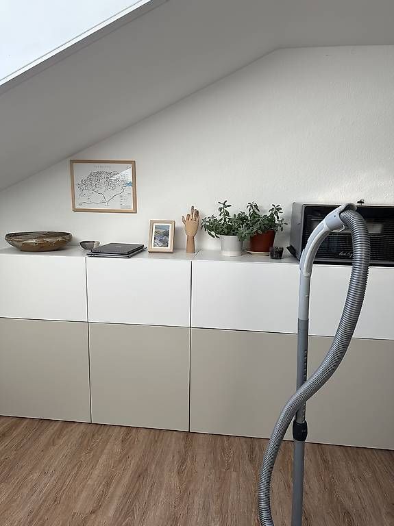 Cassettiere: Kommode IKEA Besta weiss grau – Usato da Winterthur venduto da whatsgolden159