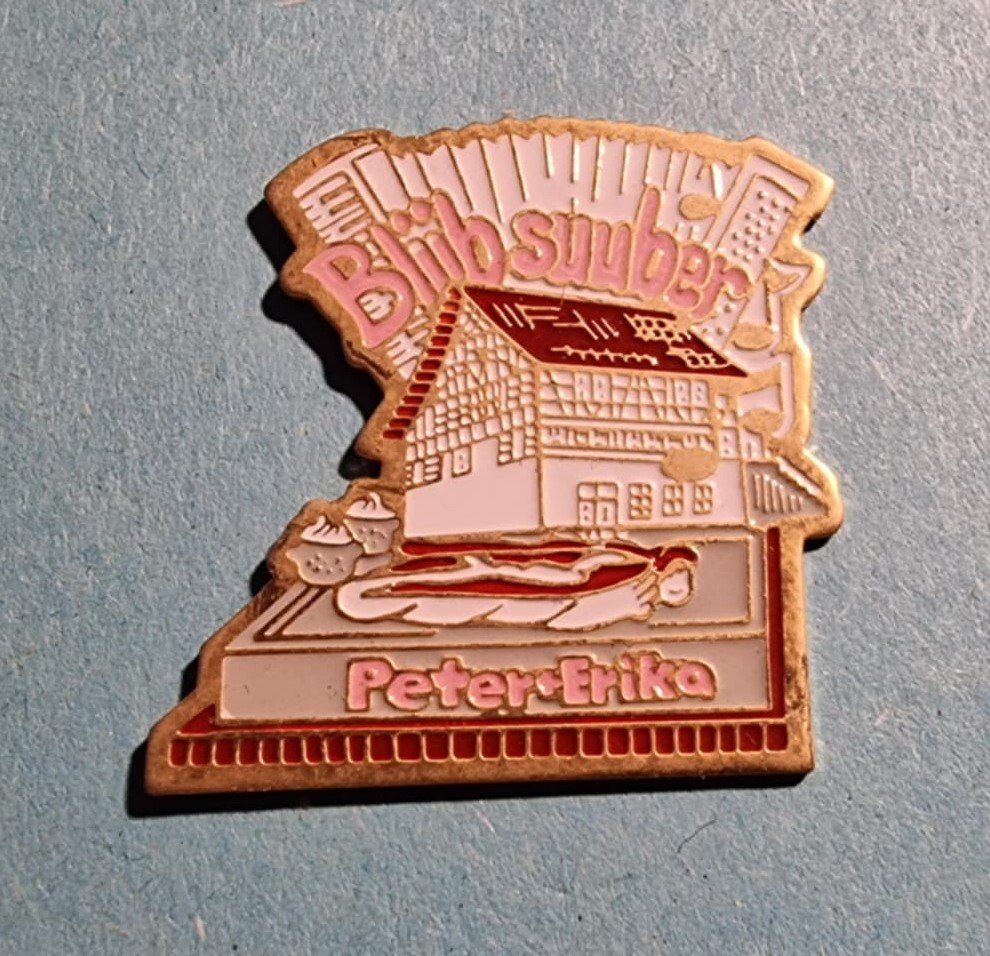 Plaketten & Abzeichen: Pin Bliib Suuber Peter + Erika – Gebraucht aus Härkingen von specialshapes