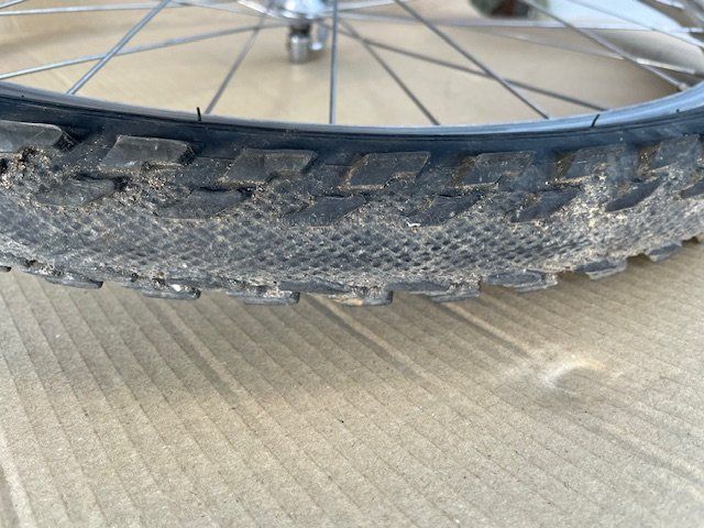 Pièces détachées: Roue avant vélo 26' – D'occasion à Ursy par DK8 3