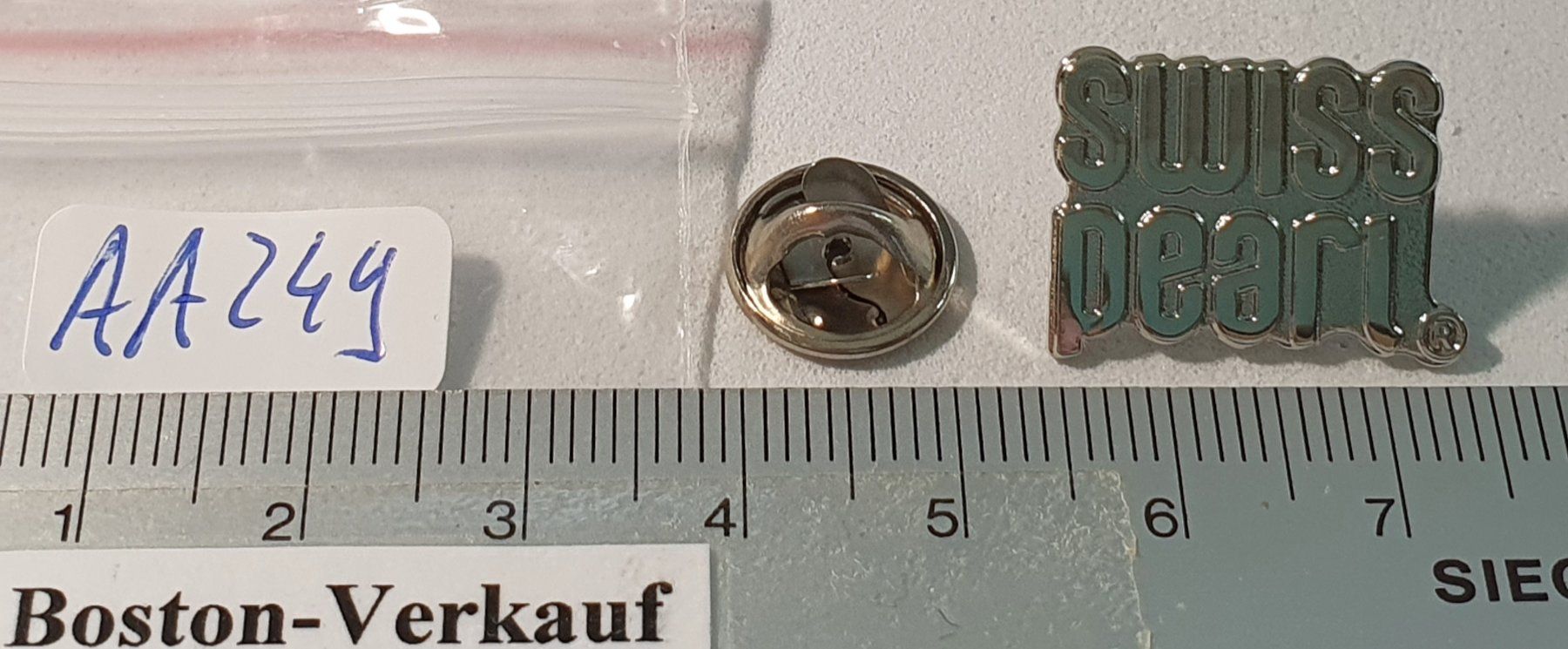 Placchette & Badge: AA249 - Pin SWISS pearl – Usato da Reinach BL venduto da Boston-Verkauf 1
