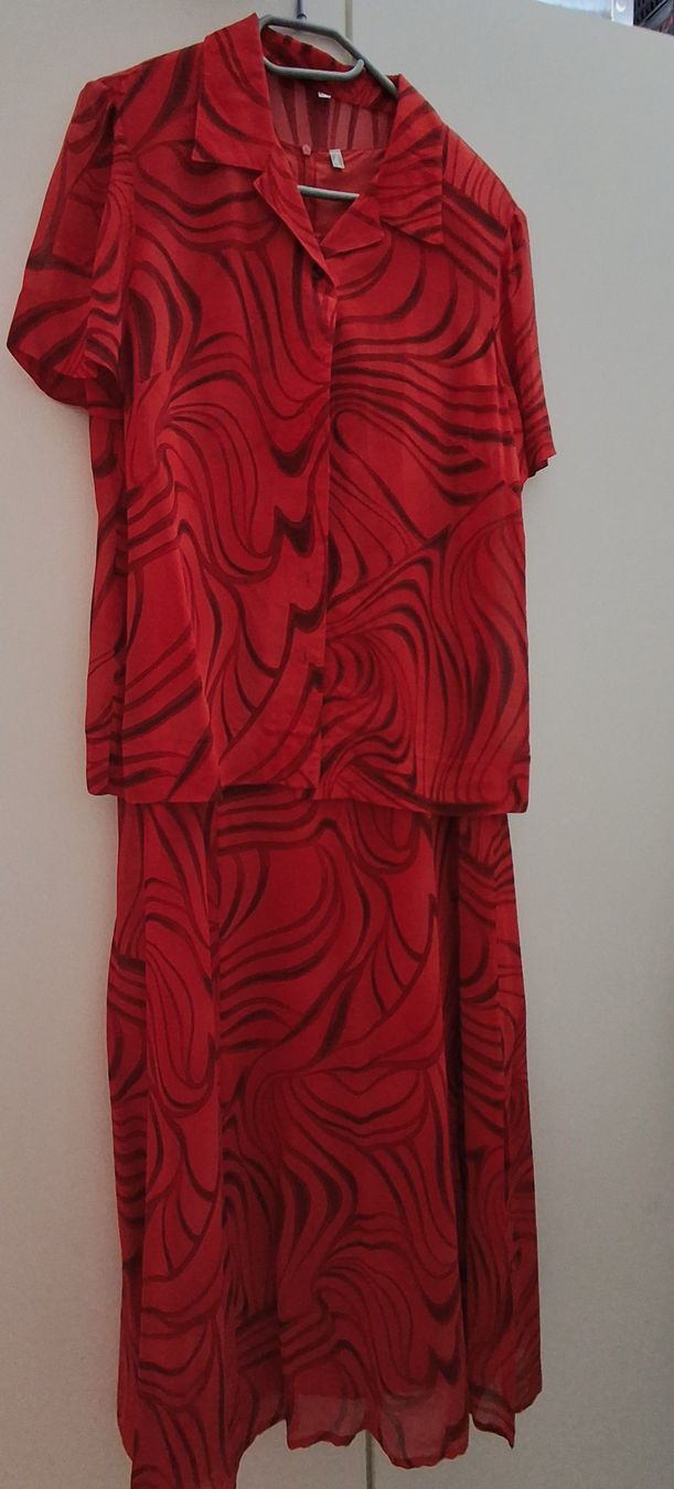 Robes: Kleid elegant rot mit muster – Neuf (Voir description) à Rotkreuz par schweizerin72