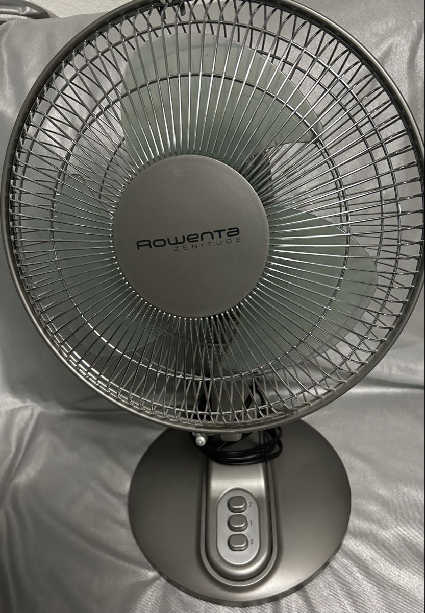 Rowenta Ventilateurs: ***Tischventilator Rovent 2 Stufen einfach coooool*** – D'occasion à Winterthur par stella67