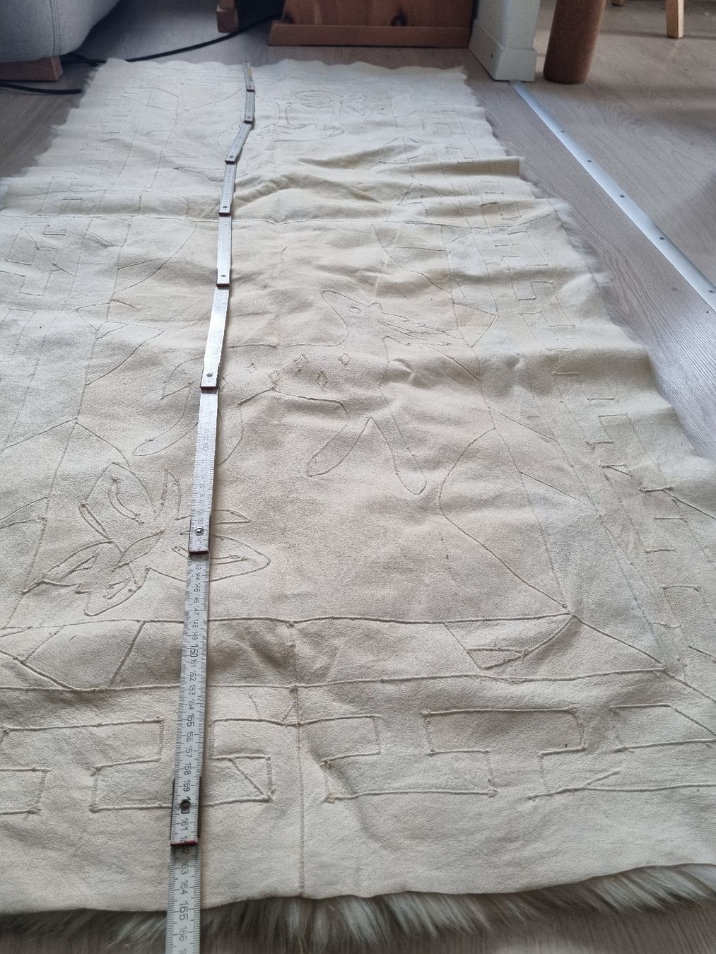 Tappeti: Echter Fell-Teppich mit Muster (Wildhund) – Usato da Kilchberg ZH venduto da Pihe05 5