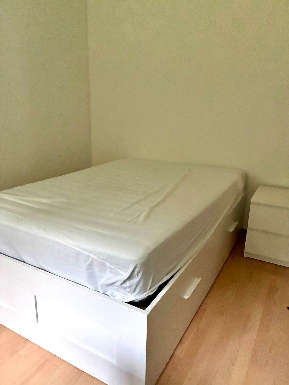 Ikea Lits: Bett, Lattenrost, und Matraze – D'occasion à Zürich par mre_s7dr 2